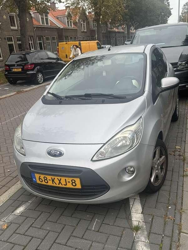 Grijs Gebruikt 2010 Ford Ka Titanium Hatchback | € 2.700 (Eerlijke prijs) - Afbeelding 1/4