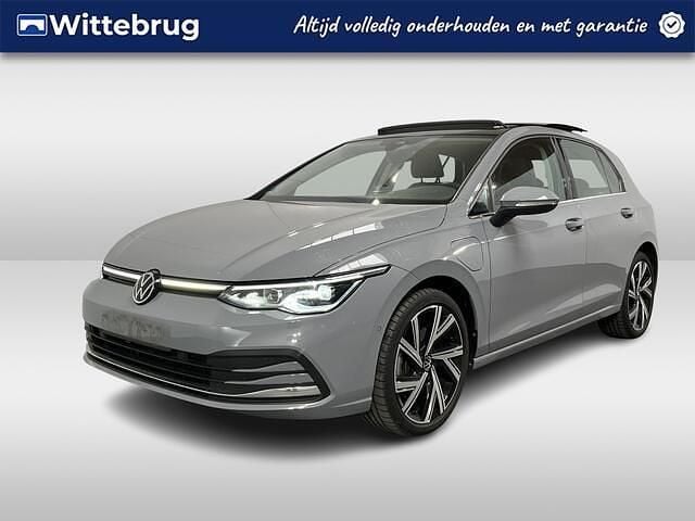 Grijs Gebruikt 2022 VW Golf VIII Style Hatchback | € 27.950 (Eerlijke prijs) - Afbeelding 1/2