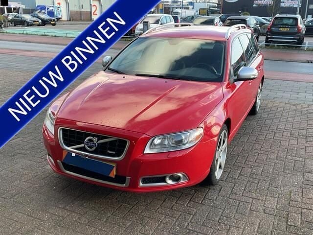 Rood Gebruikt 2011 Volvo V70 You! Stationwagen | € 9.990 (Eerlijke prijs) - Afbeelding 1/4