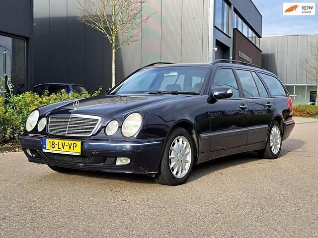 Blauw Gebruikt 2003 Mercedes 220 Classic Stationwagen | € 1.850 - Afbeelding 1/4