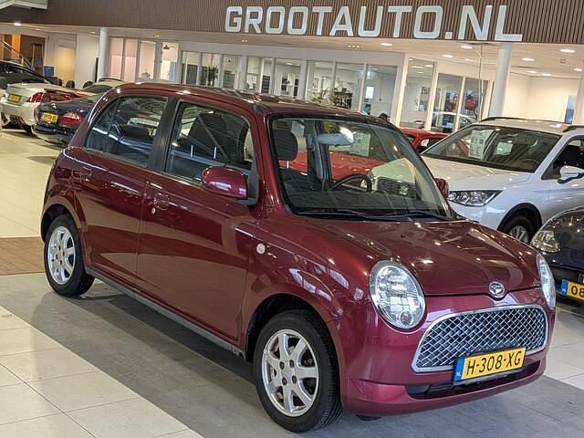 Rood Occasion 2008 Daihatsu Trevis Hatchback | € 2.444 (Eerlijke prijs) - Afbeelding 1/4