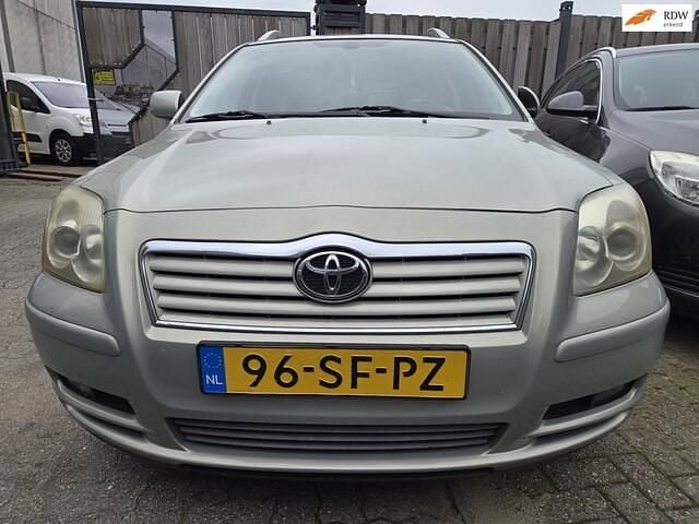Groen Occasion 2006 Toyota Avensis Luna Stationwagen | € 1.995 (Duur) - Afbeelding 1/4