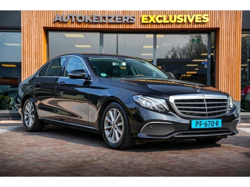 Zwart Gebruikt 2017 Mercedes E220 Prestige Sedan | € 17.900 (Super prijs) - Afbeelding 1/4