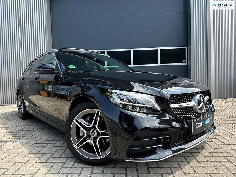 Zwart, metallic lak Occasion 2019 Mercedes C200 Premium Plus Stationwagen | € 27.500 (Eerlijke prijs) - Afbeelding 1/4