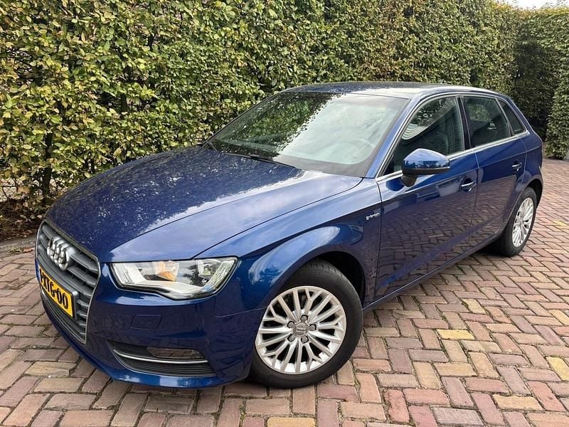 Blauw Occasion 2014 Audi A3 Sportback Ambiente Hatchback | € 7.900 (Goede deal) - Afbeelding 1/4
