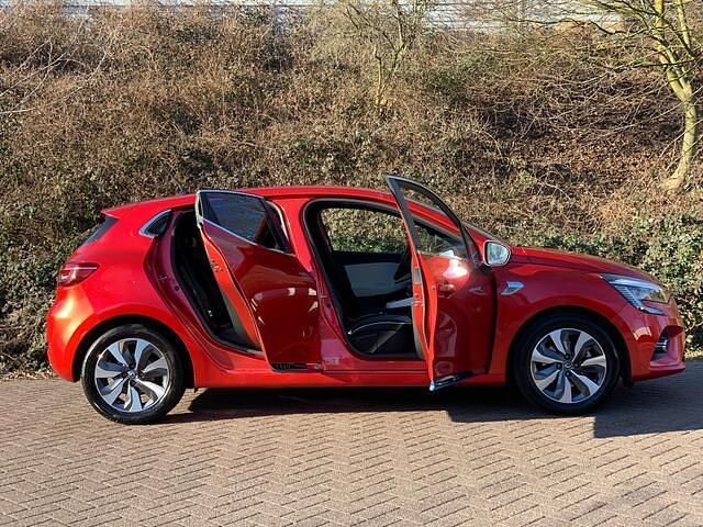Occasion Renault Clio V Business 91 PK (66 kW) 2022 Rood Hatchback