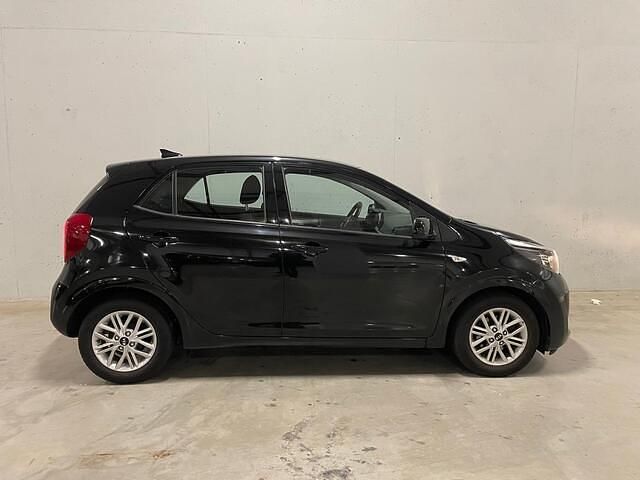 Zwart Occasion 2020 Kia Picanto Hatchback | € 8.995 (Goede deal) - Afbeelding 1/4