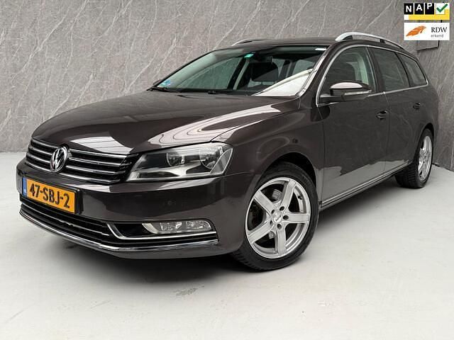 Bruin Gebruikt 2011 VW Passat Highline Stationwagen | € 7.950 (Iets duurder) - Afbeelding 1/4