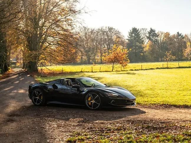 Occasion Ferrari 296 2024 Zwart (metallic) Cabriolet