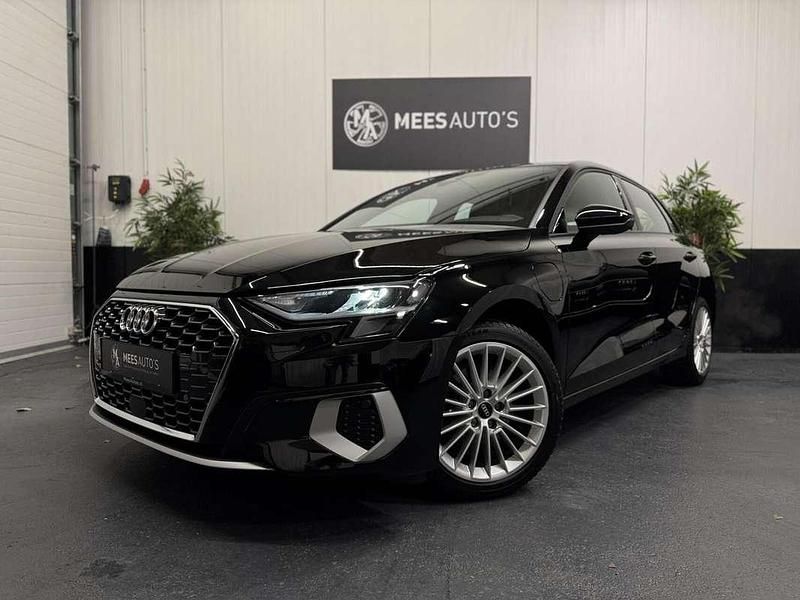 Zwart Gebruikt 2021 Audi A3 Sportback e-tron Advanced Hatchback | € 24.950 (Goede deal) - Afbeelding 1/4