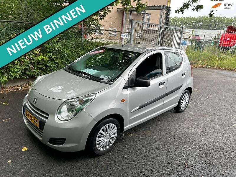 Grijs Gebruikt 2013 Suzuki Alto Comfort Hatchback | € 1.499 (Eerlijke prijs) - Afbeelding 1/4