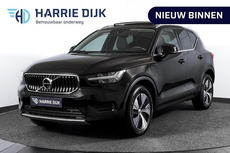 Zwart Gebruikt 2022 Volvo XC40 Inscription SUV | € 34.495 (Goede deal) - Afbeelding 1/4