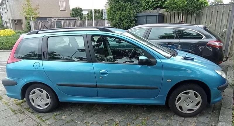 Blauw Gebruikt 2003 Peugeot 206 Stationwagen | € 1.500 (Iets duurder) - Afbeelding 1/4