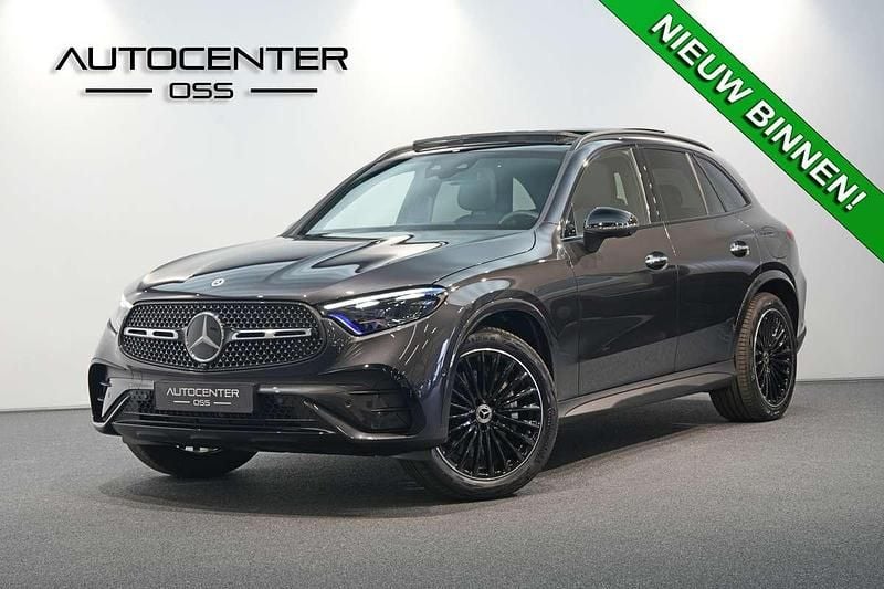 Grijs Gebruikt 2024 Mercedes GLC300e AMG Line Premium Plus SUV | € 76.495 (Duur) - Afbeelding 1/4
