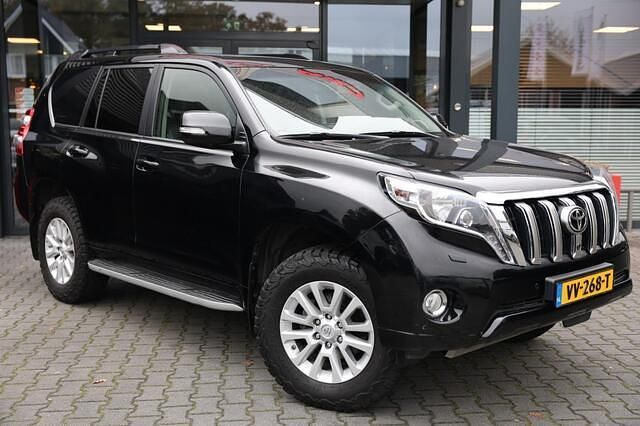 Zwart Gebruikt 2016 Toyota Land Cruiser Executive SUV | € 37.995 (Duur) - Afbeelding 1/4