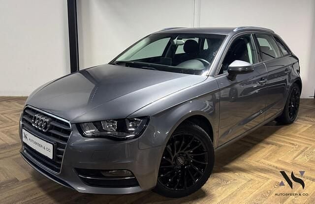 Grijs Gebruikt 2013 Audi A3 Sportback Ambition Hatchback | € 13.440 (Eerlijke prijs) - Afbeelding 1/4