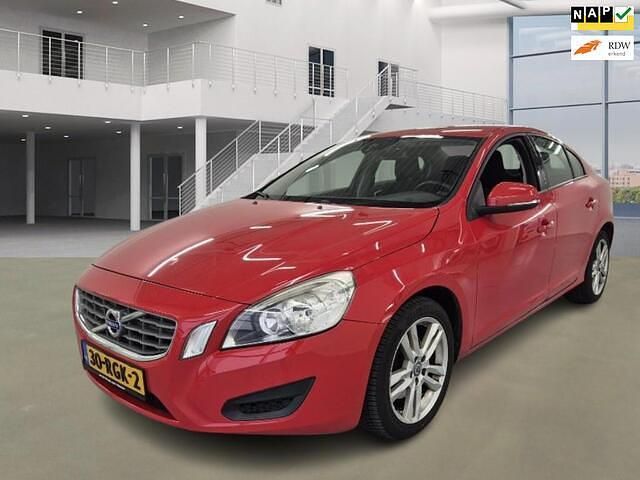 Occasion Volvo S60 Drive Kinetic 114 PK (83 kW) 2011 Rood Sedan