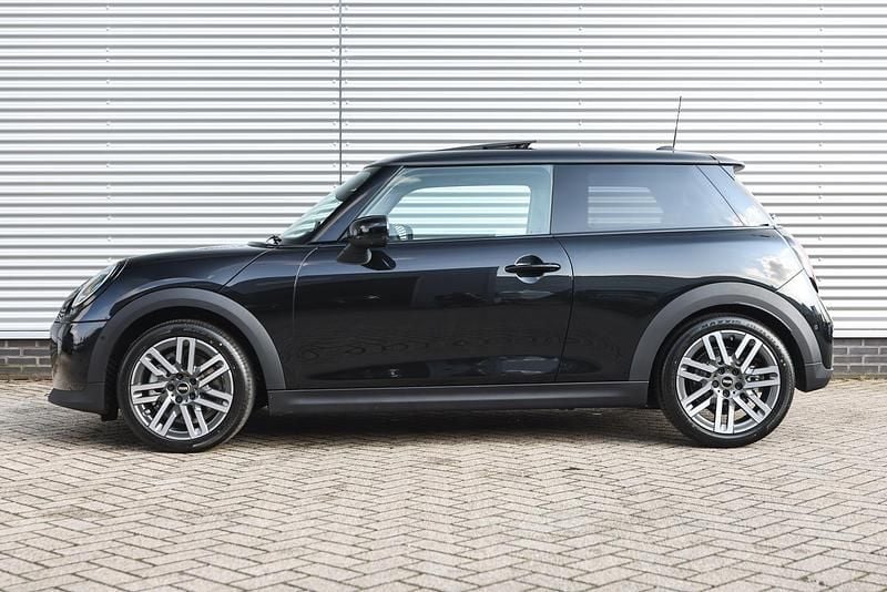 Occasion Mini Cooper Classic 156 PK (114 kW) 2024 Zwart Hatchback