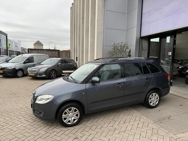 Grijs (metallic) Gebruikt 2009 Skoda Fabia Tour Stationwagen | € 4.450 (Eerlijke prijs) - Afbeelding 1/4