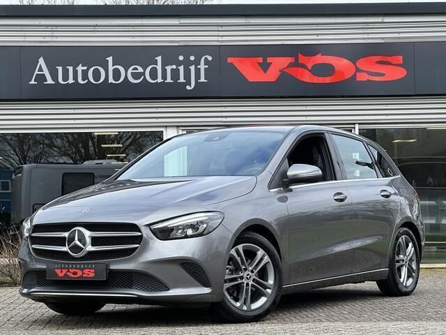 Grijs Gebruikt 2020 Mercedes B160 MPV | € 22.900 (Eerlijke prijs) - Afbeelding 1/4