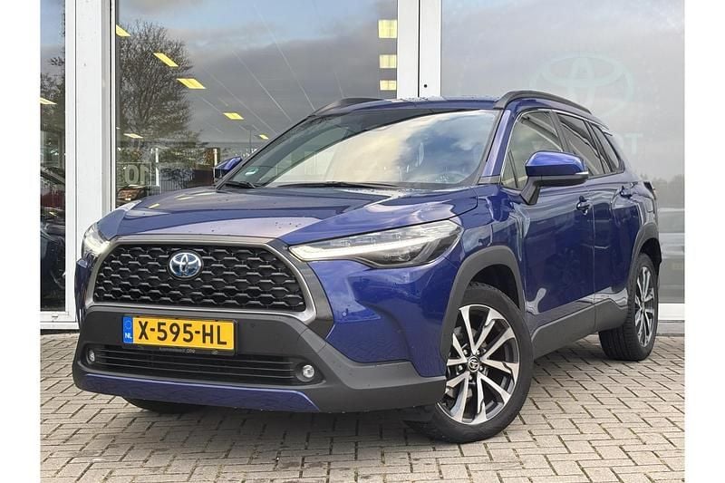 Blauw Gebruikt 2023 Toyota Corolla Cross Style SUV | € 37.749 (Iets duurder) - Afbeelding 1/1