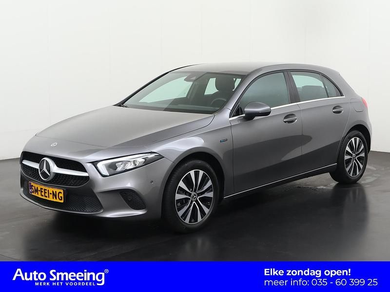 Grijs Occasion 2021 Mercedes A250 Business Hatchback | € 23.895 (Super prijs) - Afbeelding 1/4