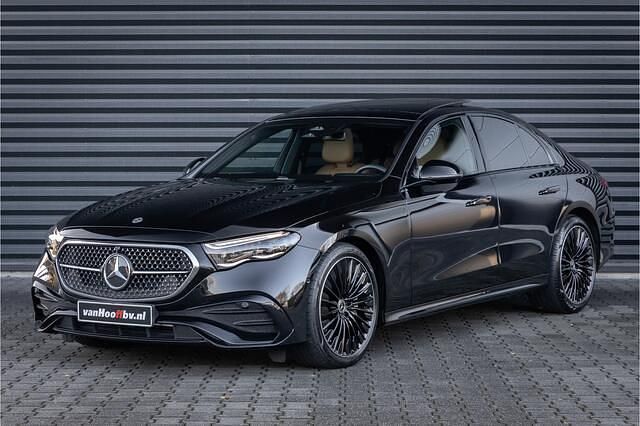 Occasion Mercedes E450 AMG line 368 PK (270 kW) 2025 Zwart Sedan