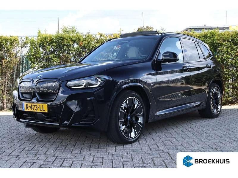 Zwart Gebruikt 2022 BMW iX3 Executive SUV | € 43.900 (Eerlijke prijs) - Afbeelding 1/4