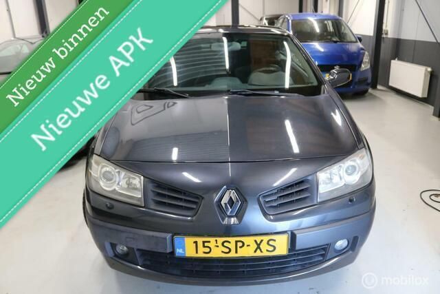 Grijs Gebruikt 2006 Renault Mégane Cabriolet Cabriolet | € 2.650 (Eerlijke prijs) - Afbeelding 1/4