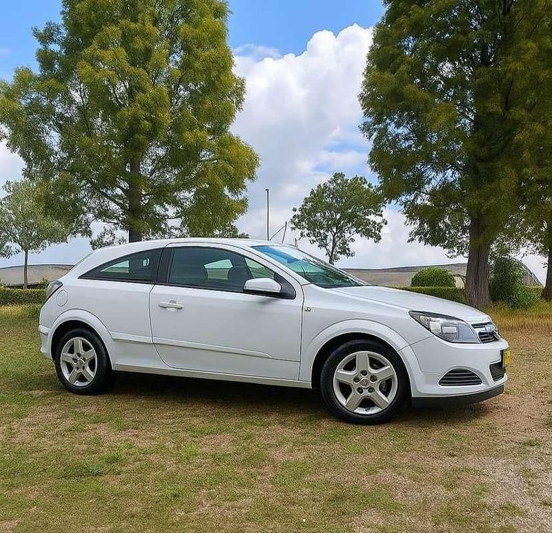 Wit Gebruikt 2008 Opel Astra GTC Business Coupé | € 2.700 (Super prijs) - Afbeelding 1/1