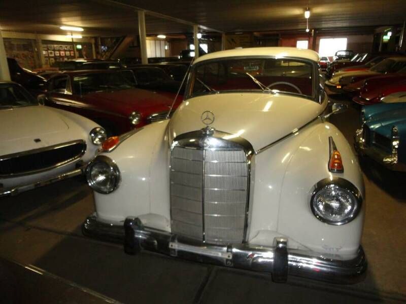Wit Gebruikt 1960 Mercedes 300 Sedan | € 65.500 - Afbeelding 1/4