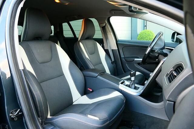 Occasion Volvo V60 R-Design 215 PK (158 kW) 2012 Grijs (metallic) Stationwagen