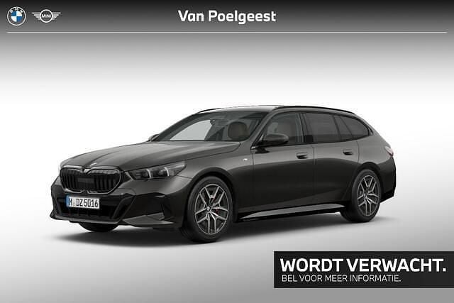Grijs Gebruikt 2025 BMW 520 Performance Stationwagen | € 64.900 (Goede deal) - Afbeelding 1/2