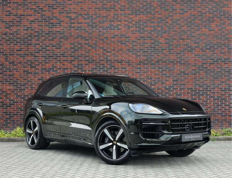 Groen Gebruikt 2024 Porsche Cayenne SUV | € 133.950 - Afbeelding 1/4