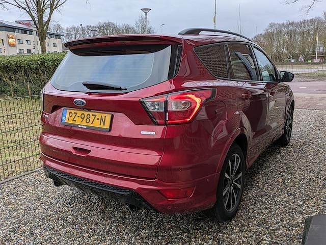 Occasion Ford Kuga ST-Line 2017 Rood (metallic) SUV