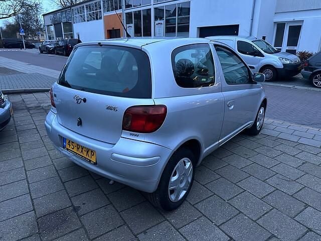 Occasion Toyota Yaris 87 PK (63 kW) 2005 Grijs (metallic) Hatchback