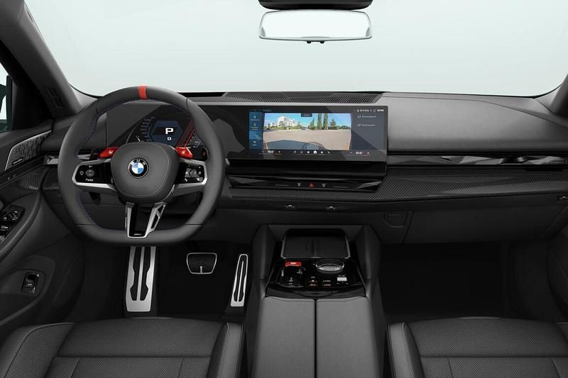 Nieuw BMW M5 727 PK (534 kW) 2026 M carbonschwarz metallic (zwart metallic) Stationwagen