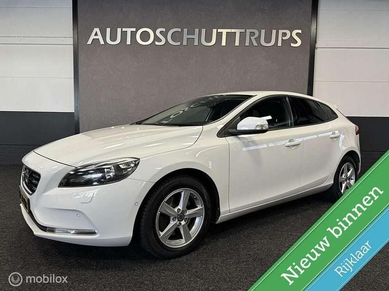 Wit Gebruikt 2013 Volvo V40 Momentum Stationwagen | € 9.949 (Goede deal) - Afbeelding 1/4