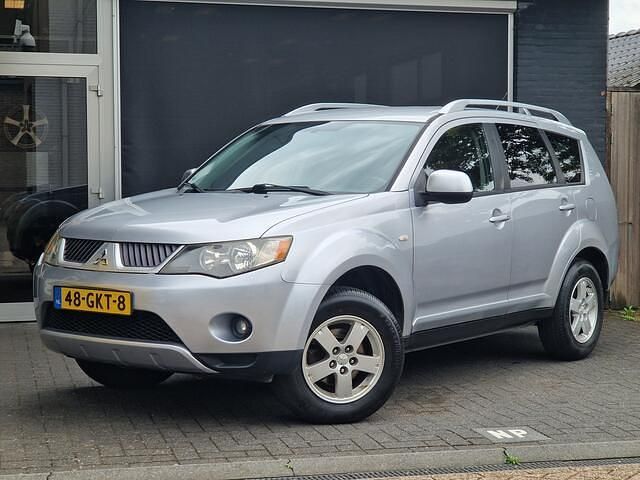 Grijs Gebruikt 2008 Mitsubishi Outlander Edition SUV | € 7.495 (Eerlijke prijs) - Afbeelding 1/4