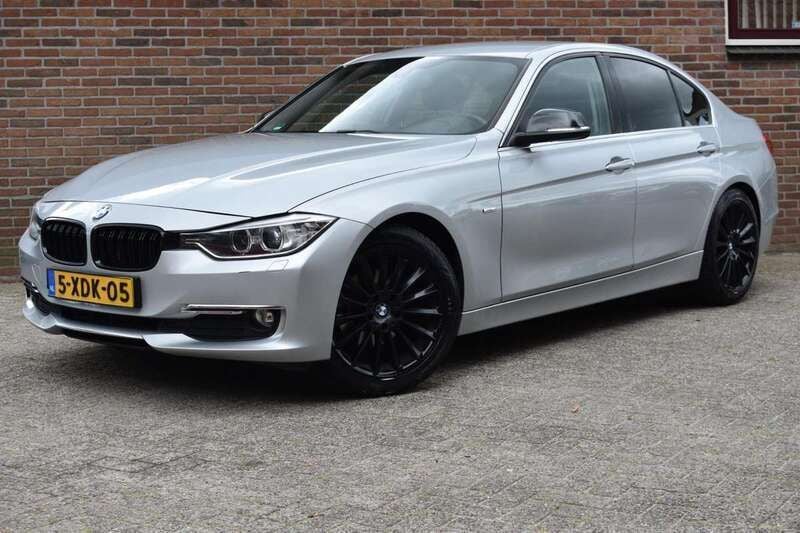 Grijs Gebruikt 2014 BMW 320 Efficient Dynamics Sedan | € 9.949 (Goede deal) - Afbeelding 1/4