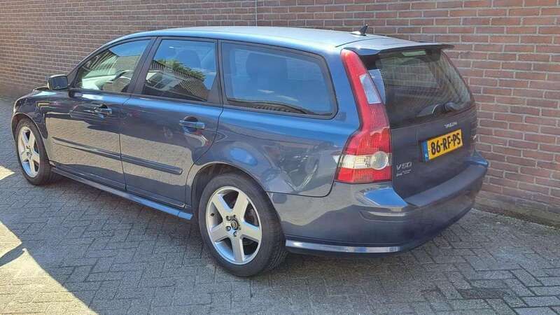 Blauw Gebruikt 2005 Volvo V50 Momentum Stationwagen | € 2.250 (Eerlijke prijs) - Afbeelding 1/4