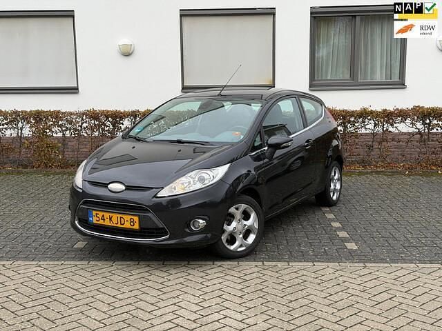 Zwart Gebruikt 2010 Ford Fiesta Titanium Hatchback | € 2.750 (Goede deal) - Afbeelding 1/4