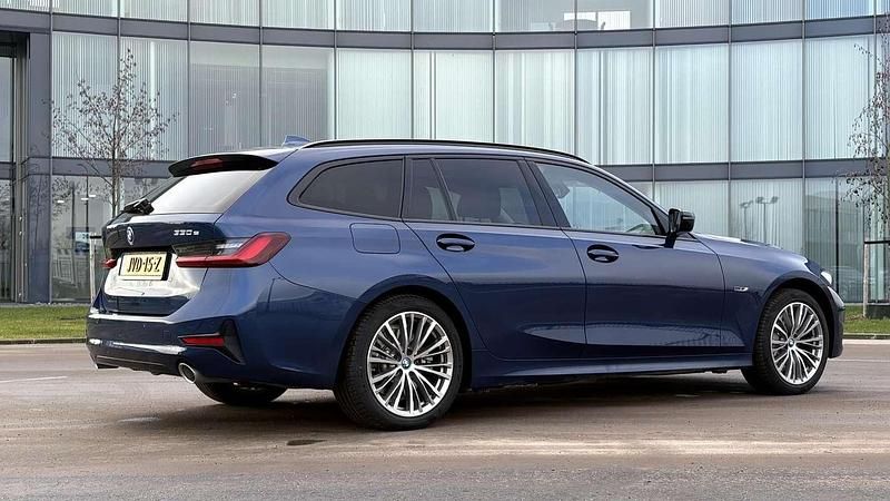 Occasion BMW 330e Executive 292 PK (214 kW) 2021 Blauw (metallic) Stationwagen