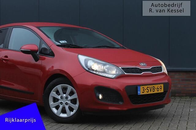 Occasion Kia Rio Plus 86 PK (63 kW) 2013 Rood (metallic) Hatchback