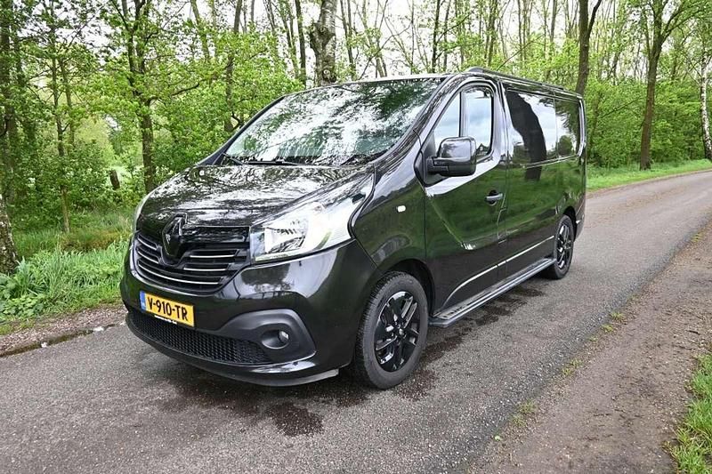 Zwart Gebruikt 2018 Renault Trafic Luxe Van | € 10.950 (Goede deal) - Afbeelding 1/4
