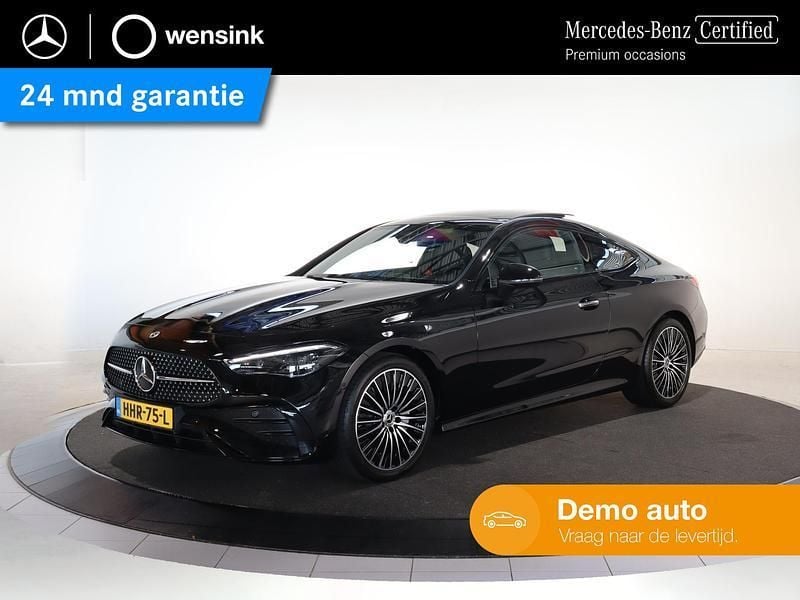 Zwart Gebruikt 2025 Mercedes CLE200 AMG line Coupé | € 66.900 - Afbeelding 1/4