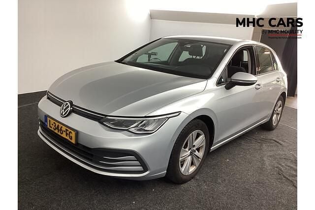 Grijs Gebruikt 2021 VW Golf VIII Life Hatchback | € 19.500 (Goede deal) - Afbeelding 1/4