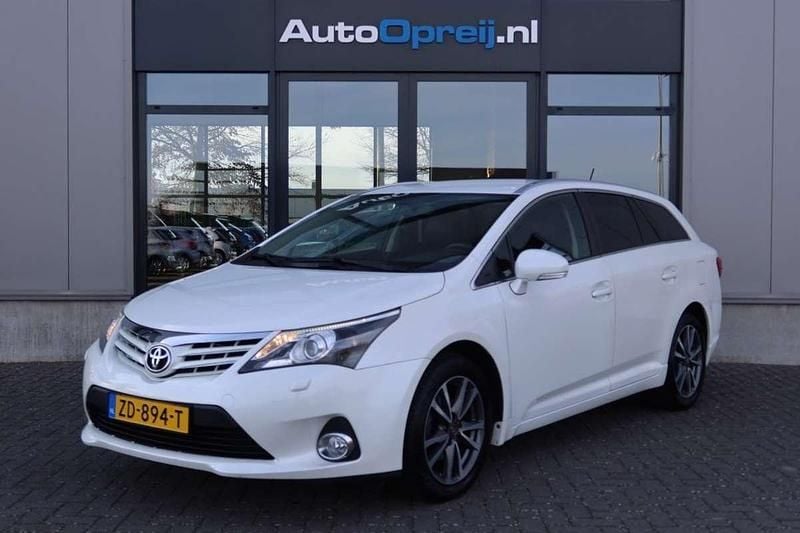 Wit Occasion 2013 Toyota Avensis Business Edition Stationwagen | € 12.745 (Iets duurder) - Afbeelding 1/4