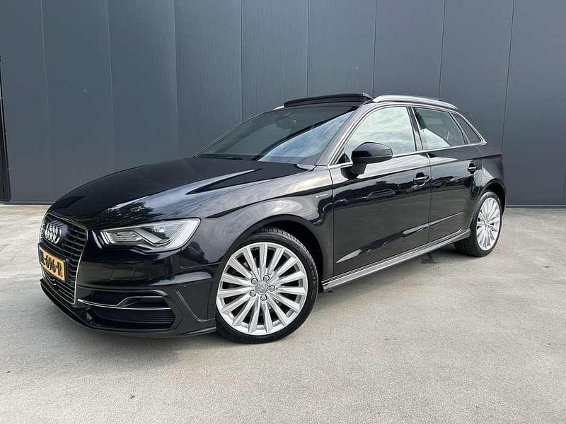 Zwart Gebruikt 2015 Audi A3 Sportback e-tron S-Line Sedan | € 11.445 (Goede deal) - Afbeelding 1/4