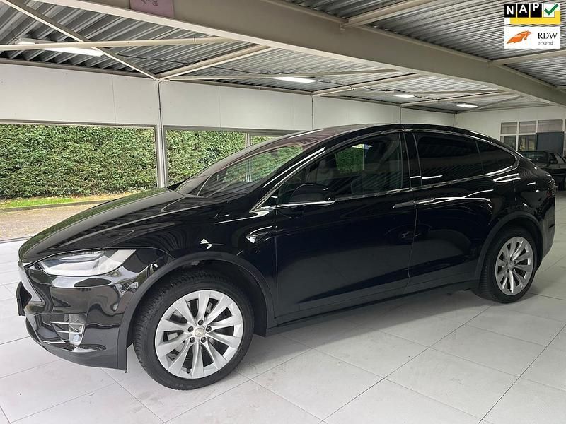 Zwart Gebruikt 2017 Tesla Model X SUV | € 29.500 - Afbeelding 1/4